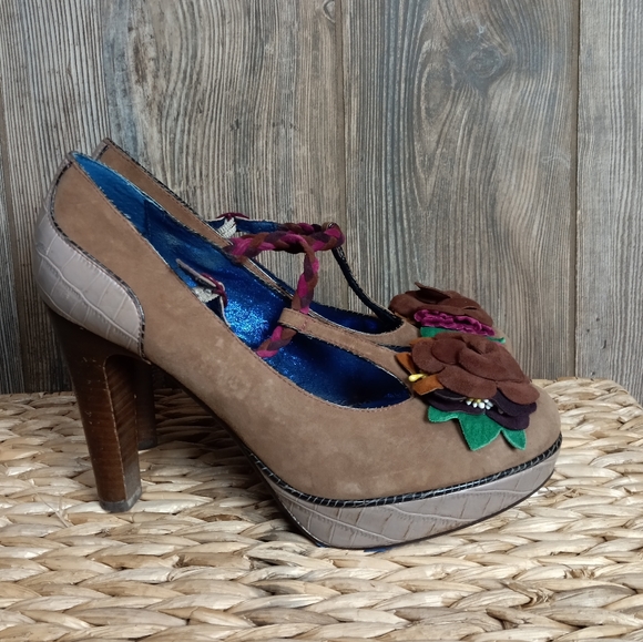 Antrhopologie Poetic Licence Flower Platform Heels. - Picture 2 of 6